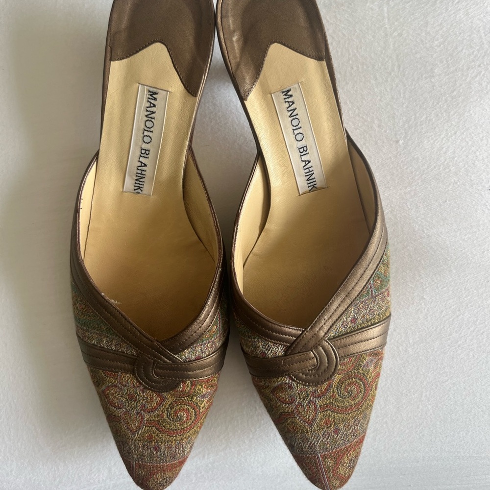 Vintage Manolo Blahnik Kitten Heel